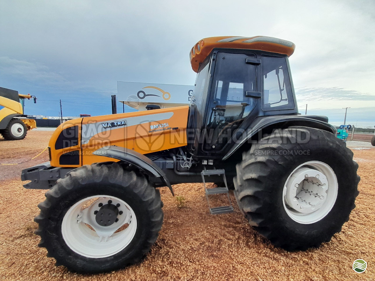 TRATOR VALTRA VALTRA BM 125 Tração 4x4 Grão de Ouro - New Holland GURUPI TOCANTINS TO